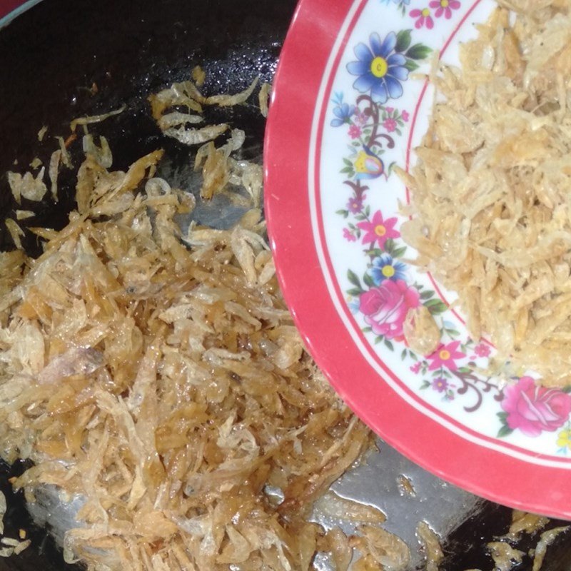 Làm mỡ hành ruốc cho bánh tráng trộn