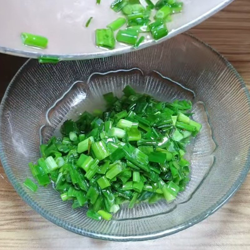Làm mỡ hành thơm lừng cho bánh tráng trộn