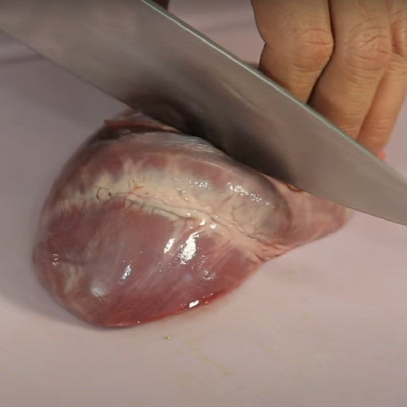 Làm sạch tim lợn với muối