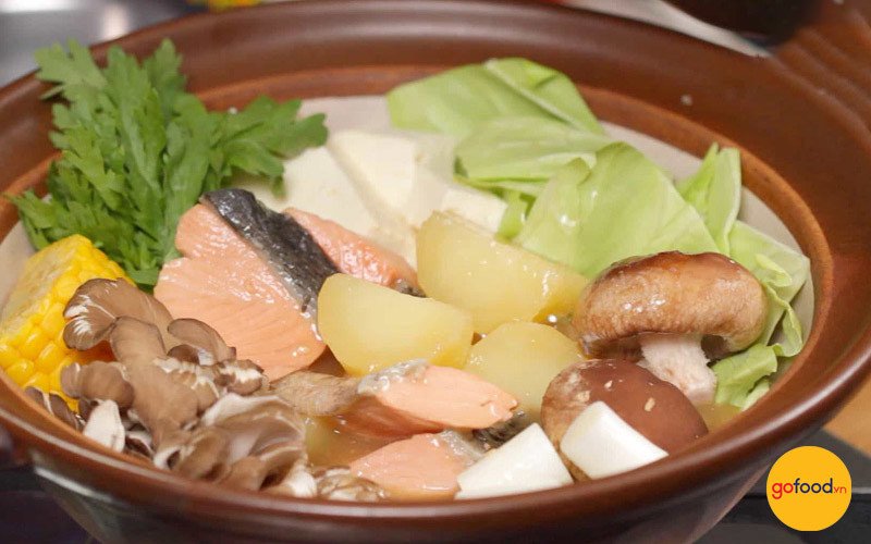 Lẩu cá hồi nấm ngọt tự nhiên