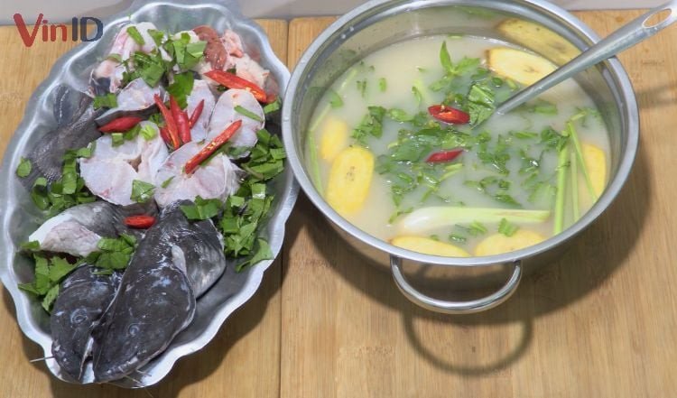 Lẩu cá lăng nấu mẻ thơm ngon
