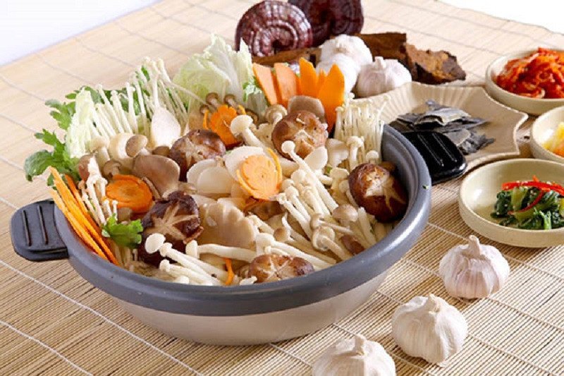 Lẩu chay chua cay hấp dẫn, đầy ắp rau nấm và đậu phụ