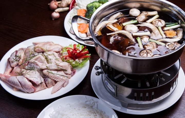 Lẩu gà chua cay