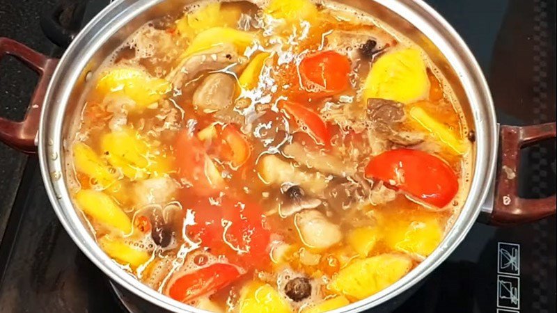 Lẩu lòng bò nấu dứa ấm nóng