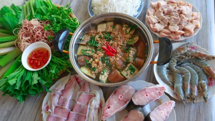 Lẩu mắm cá linh đậm đà, hấp dẫn với nhiều loại rau