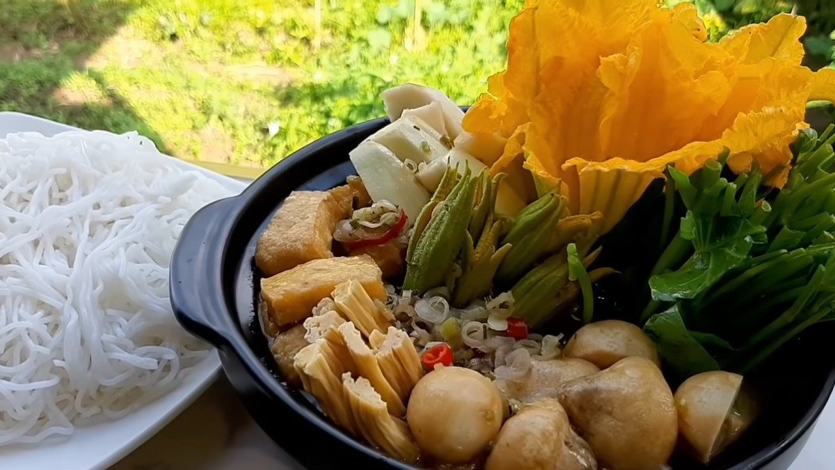 Lẩu mắm chay thơm ngon, chuẩn vị miền Tây cho bữa ăn gia đình