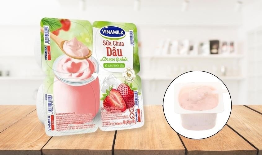 Lốc 4 hộp sữa chua trái cây Vinamilk vị dâu 100g phù hợp cho nhiều lứa tuổi