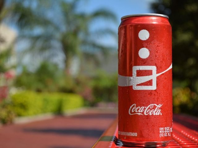 Lon Coca-Cola 330ml và thông tin về lượng calo