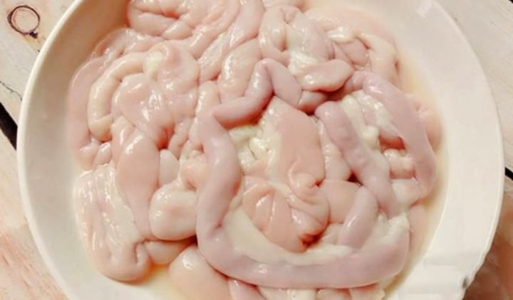 Lòng bò tươi ngon sau khi sơ chế sạch sẽ, sẵn sàng cho cách xào lòng bò mềm.