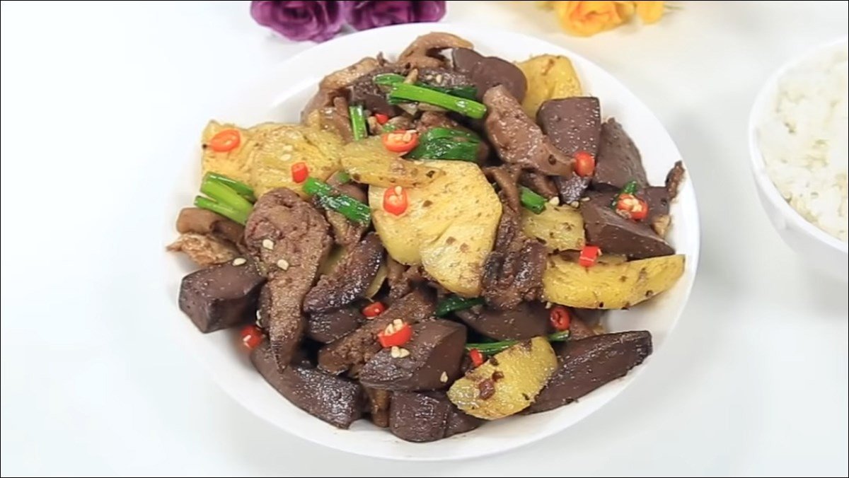 Lòng gà xào dứa (thơm, khóm) chua ngọt