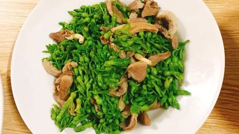 Lòng gà xào hoa thiên lý lạ miệng