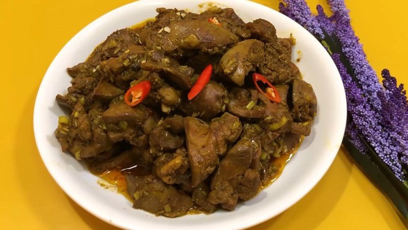 Lòng gà xào sả ớt cay nồng