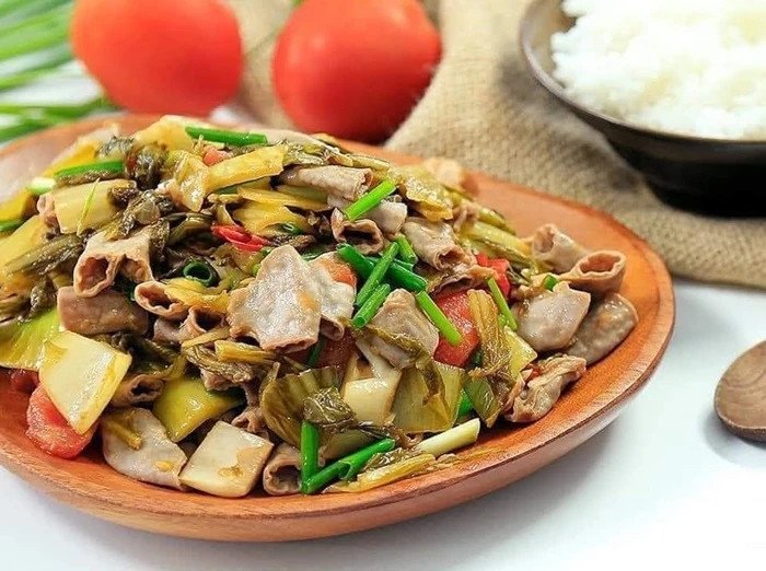 Lòng ngựa xào dưa chua thơm ngon hấp dẫn