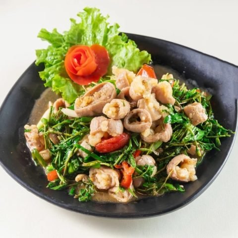 Lòng ngựa xào rau răm chuẩn vị Tây Bắc