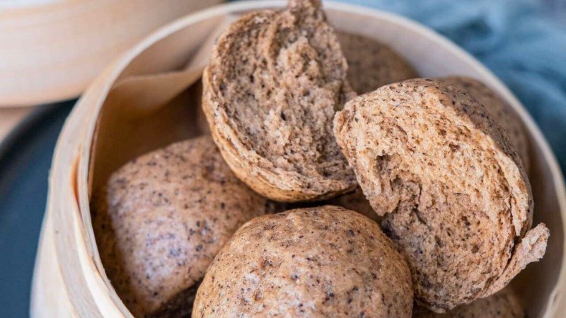 Lựa chọn bánh bao nguyên cám hoặc tự làm bánh bao bò ngô phô mai ít calo