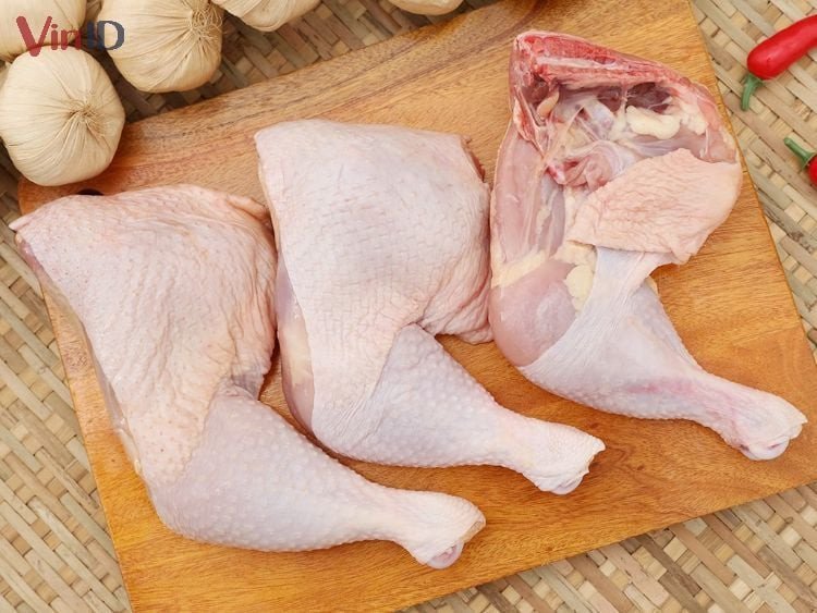 Cách Nấu Gà Tiềm Nguyên Con Bổ Dưỡng Chuẩn Vị Tại Nhà Lựa chọn gà nguyên con tươi ngon cho món tiềm
