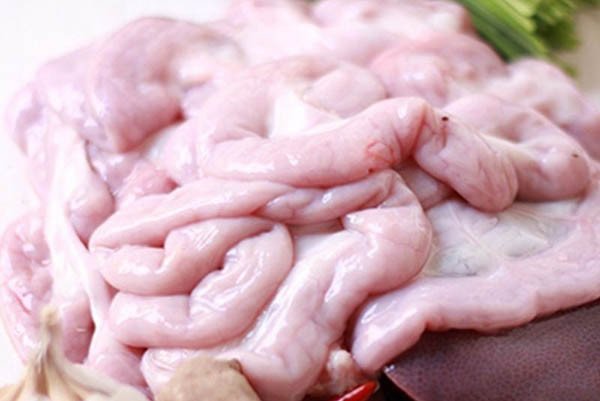 Lựa chọn lòng heo tươi ngon để chế biến món xào dưa