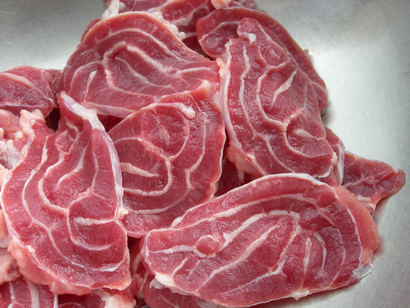 Lựa chọn nguyên liệu tươi sống cho bún bò miền Nam