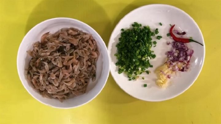 Lựa chọn tép tươi sống để có món xào tép ngon