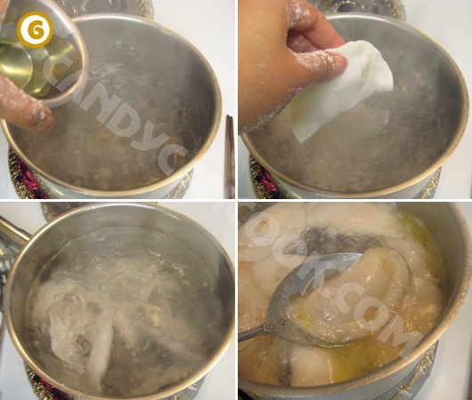 Luộc bánh bột lọc trần trong nước sôi để bánh chín đều và trong suốt