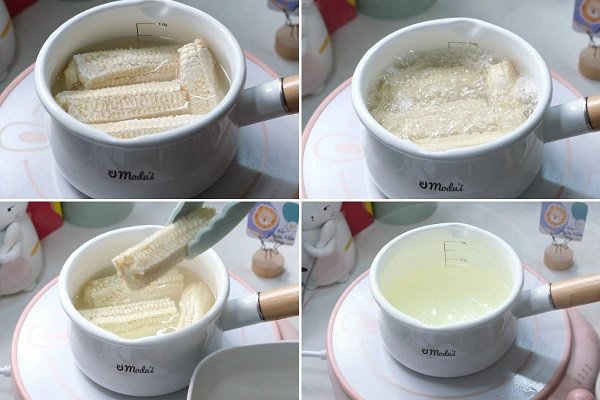 Luộc cùi ngô để lấy nước cốt ngọt thanh