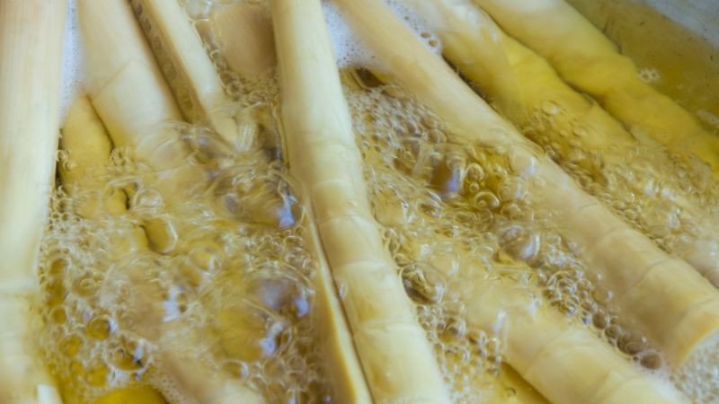 Luộc măng kỹ lưỡng trước khi chế biến giúp loại bỏ độc tố hiệu quả