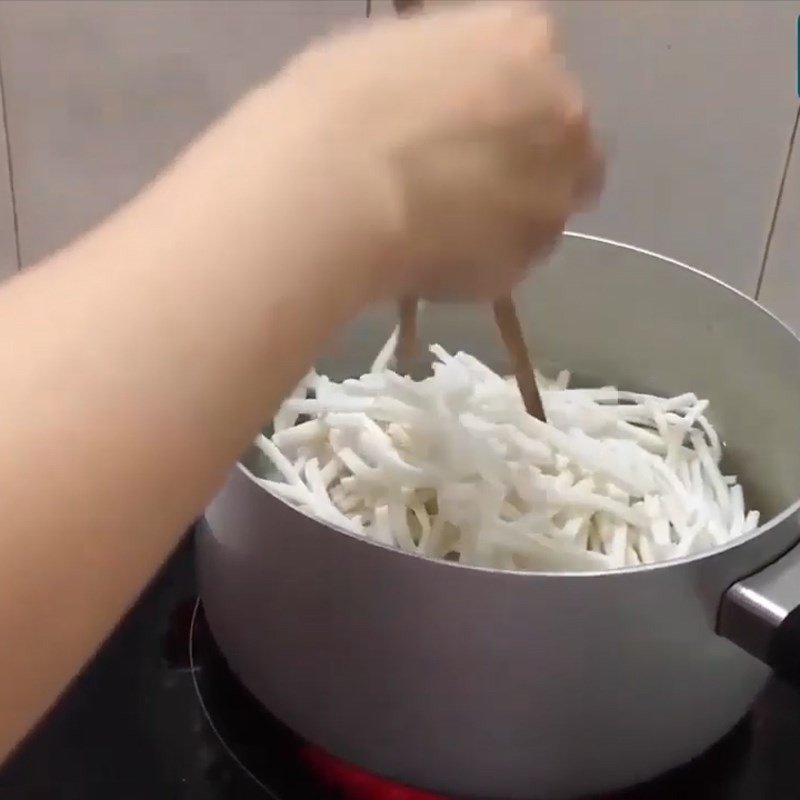 Luộc sợi bánh canh