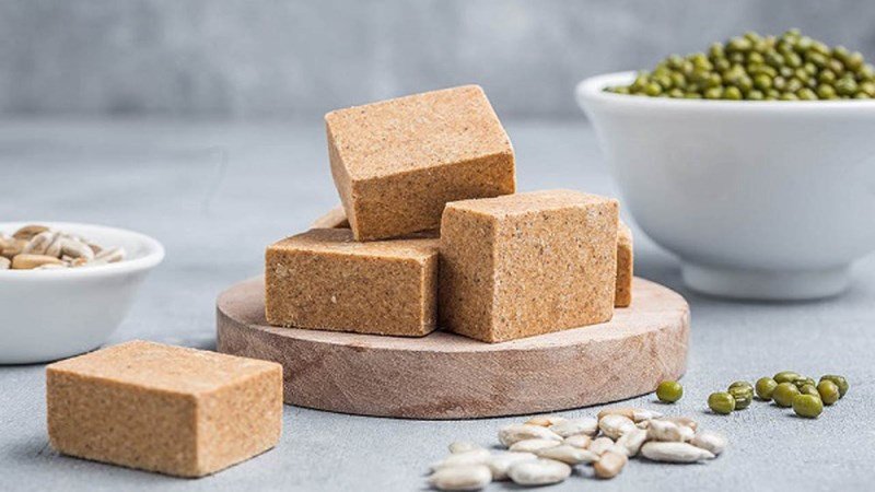 Lượng calo trong lương khô Daisy 65g là khoảng 295 calo