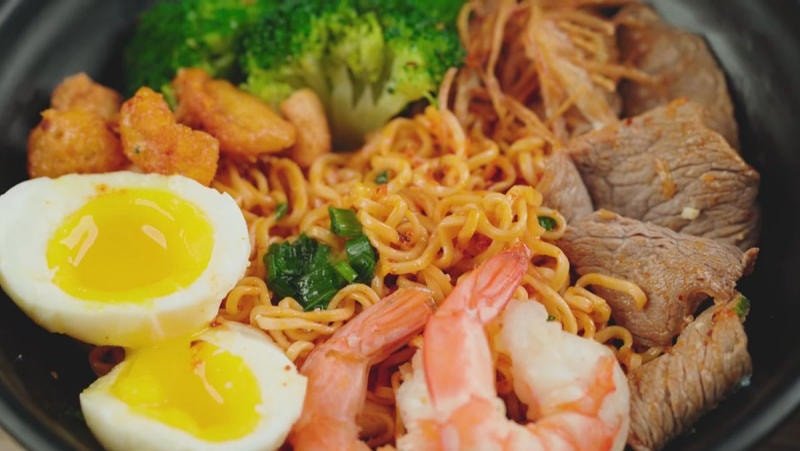 Lượng calo trong mì trộn