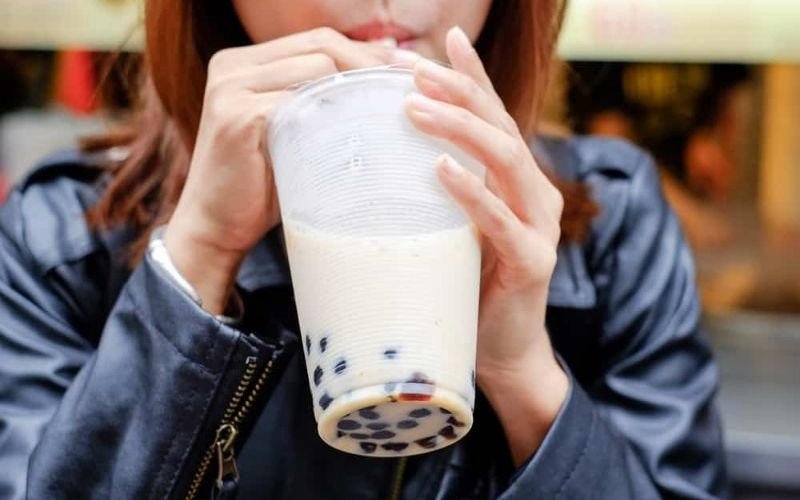 Lượng đường đáng kể trong một ly trà sữa kem trứng khè ảnh hưởng đến sức khỏe