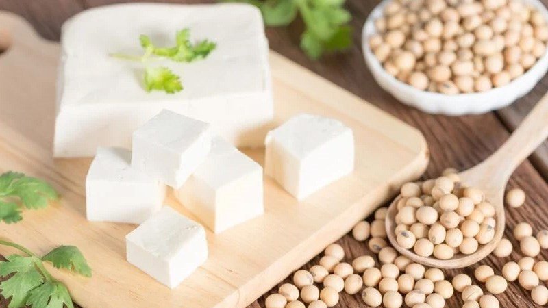 Lưu ý về tác dụng phụ và tương tác thuốc khi ăn tàu hủ