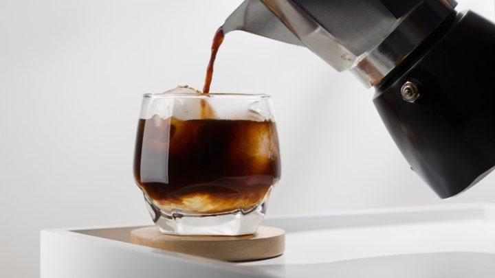 Ly cà phê Americano nguyên chất với ít calo