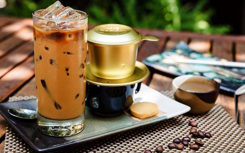 Ly cà phê sữa đá mát lạnh và thông tin về calo.