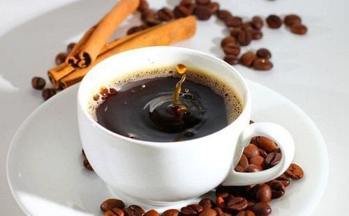 Ly cafe đen nguyên chất, lựa chọn ít calo cho người yêu cafe
