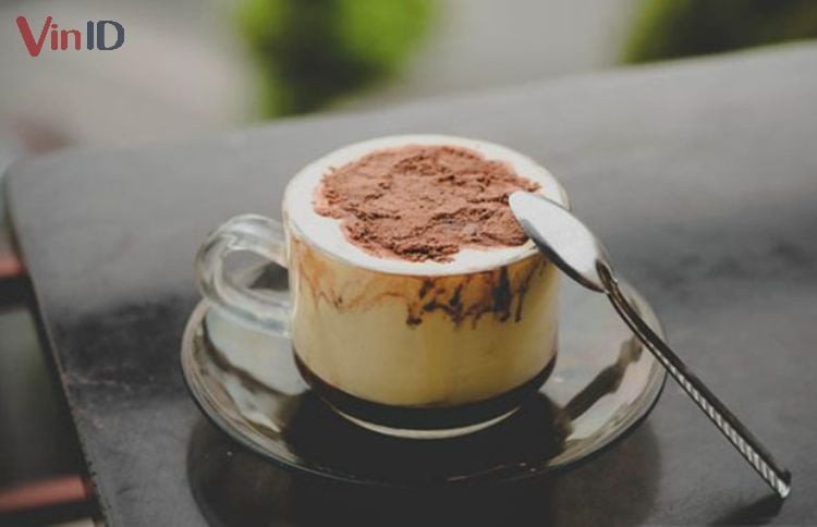 Ly cafe kem trứng thơm ngon, béo ngậy với lớp kem vàng óng