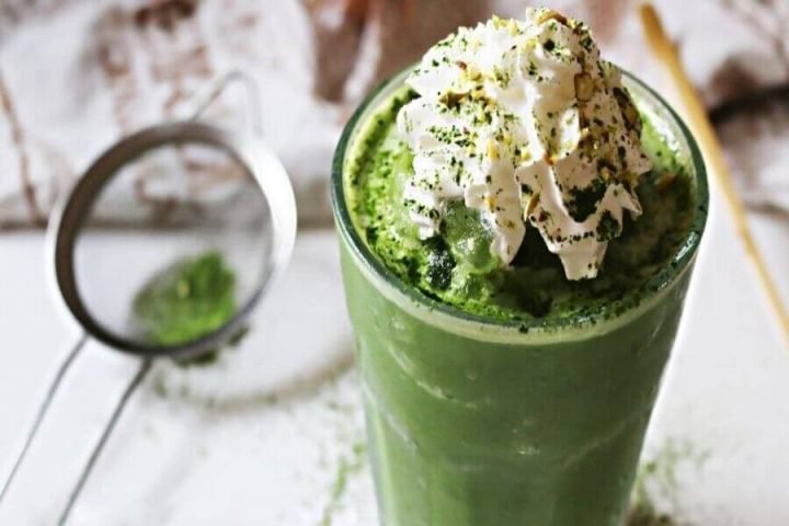 Ly matcha đá xay mát lạnh, có thể so sánh với lượng calo của oreo đá xay
