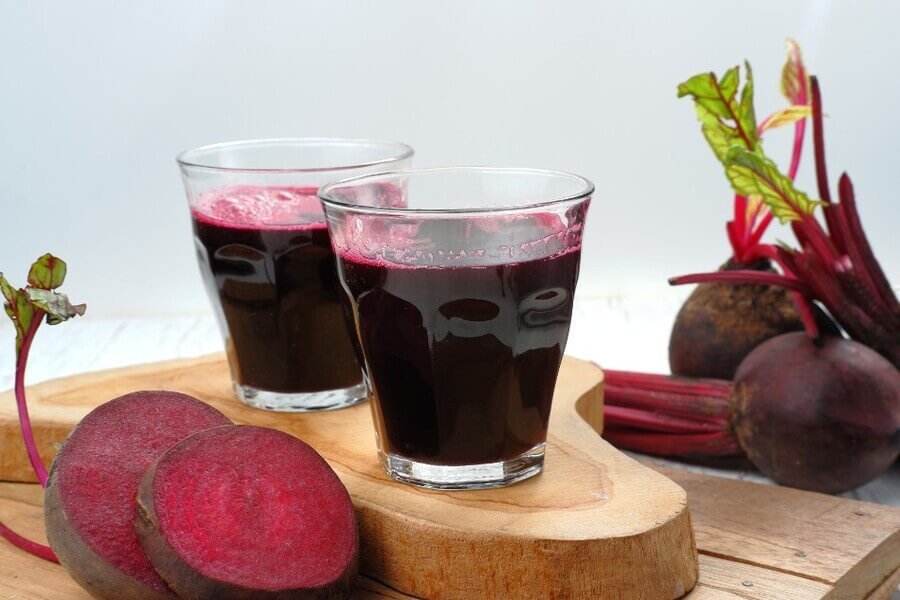 Ly nước củ dền đỏ tươi, thức uống bổ máu và tốt cho sức khỏe