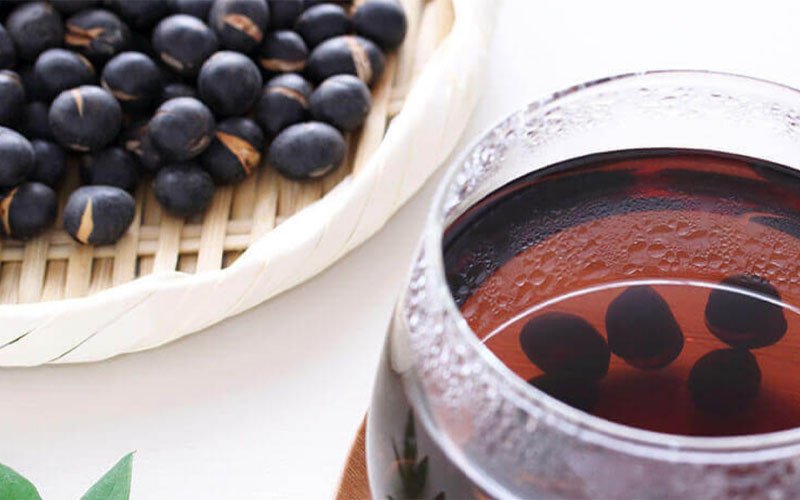 Ly nước đậu đen táo đỏ