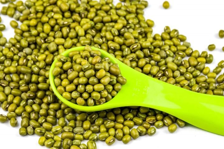 Cách Nấu Nước Mát Giải Độc Gan Hiệu Quả Tại Nhà Ly nước đậu xanh mát lạnh giúp giải độc gan và thanh nhiệt cơ thể hiệu quả tại nhà