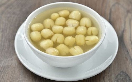 Ly nước hạt sen khô thơm ngon giải khát