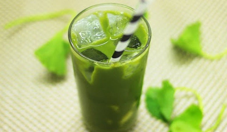 Ly nước rau má đậu xanh sánh mịn, màu sắc hấp dẫn đã hoàn thành
