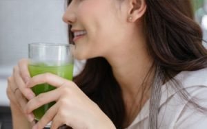 Ly nước rau má tốt cho sức khỏe