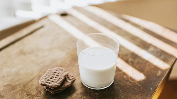 Ly sữa tươi ít đường cung cấp bao nhiêu calo