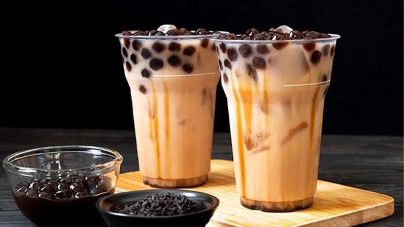 Ly trà sữa kèm trân châu và pudding