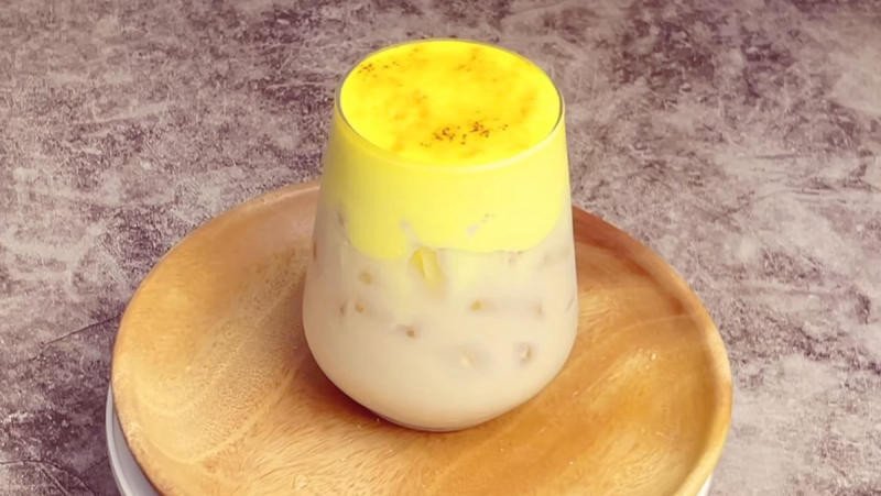 Ly trà sữa kem trứng béo ngậy