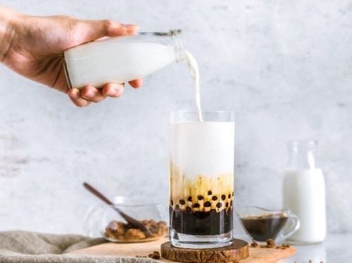 Ly trà sữa trân châu béo ngậy, giàu calo, khác biệt với trà nhài