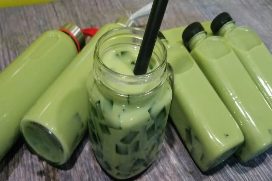 Ly trà thái xanh truyền thống thơm ngon, chuẩn vị, mát lạnh giải nhiệt.