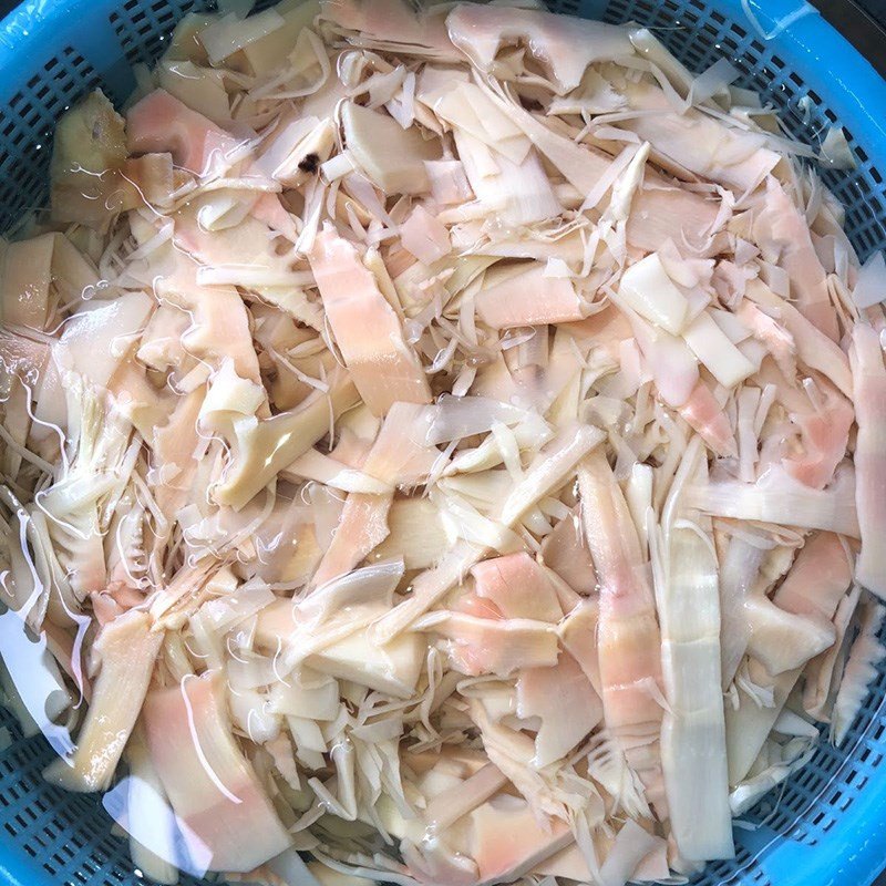Măng tươi đã sơ chế và luộc