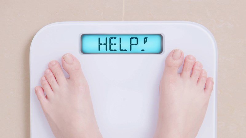 Mì ăn liền khiến bạn dễ tăng cân do thiếu hụt dinh dưỡng, làm tăng cảm giác thèm ăn.