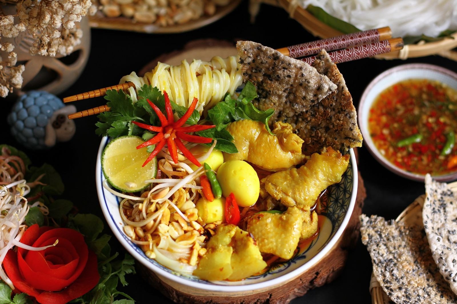 Mì gà với miếng thịt gà tươi ngon